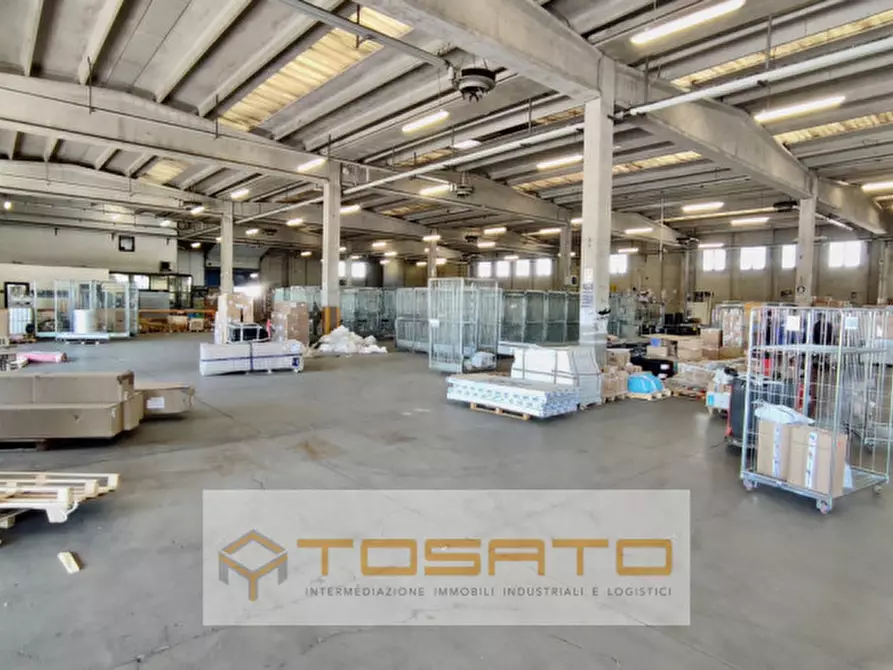 Immagine 4 di Capannone industriale in affitto  a Verona