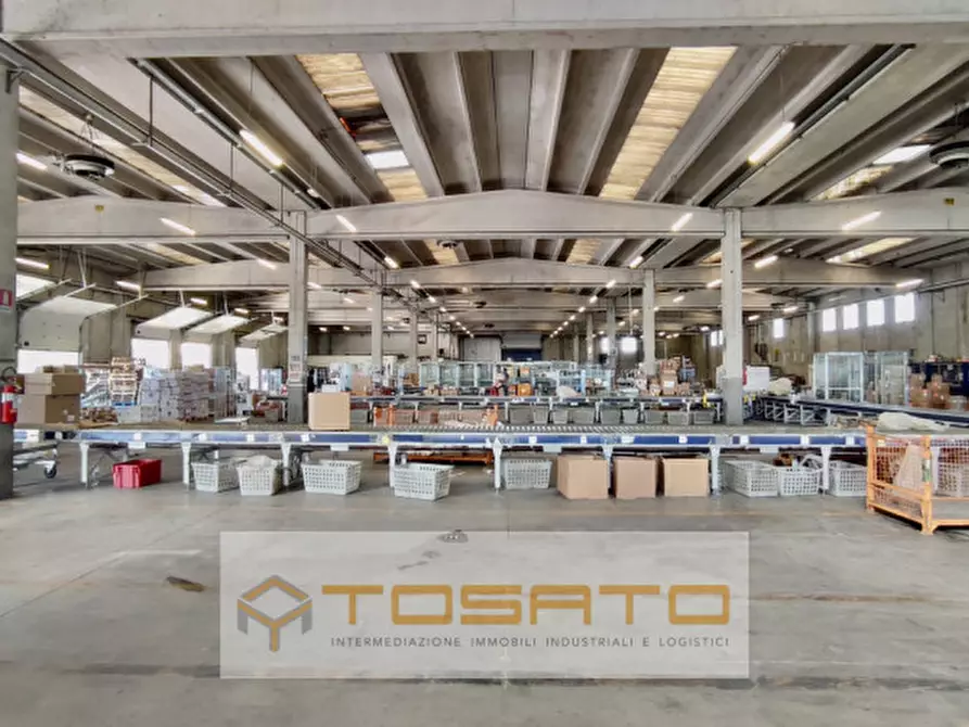 Immagine 5 di Capannone industriale in affitto  a Verona