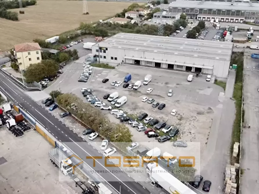 Immagine 9 di Capannone industriale in affitto  a Verona