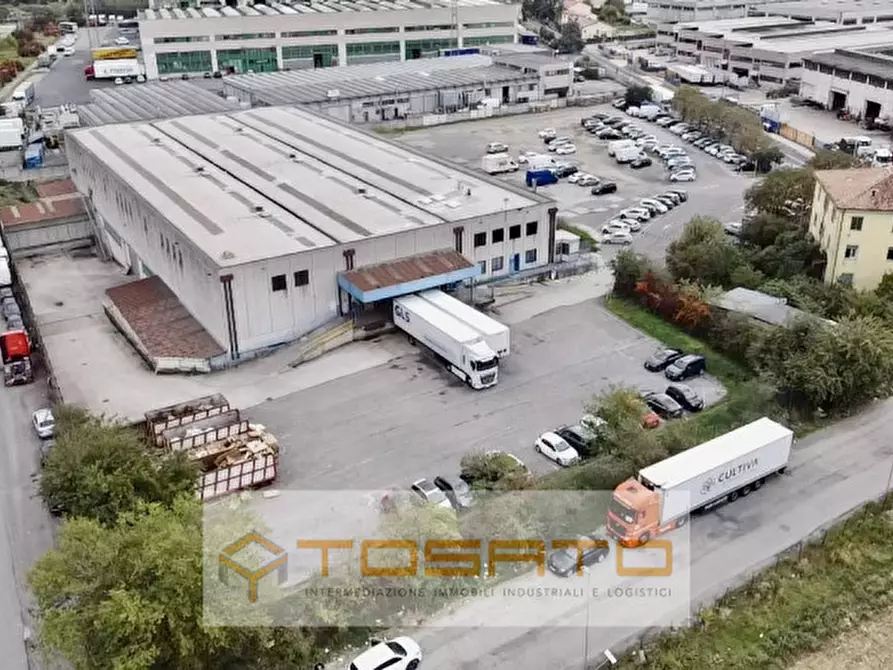 Immagine 10 di Capannone industriale in affitto  a Verona
