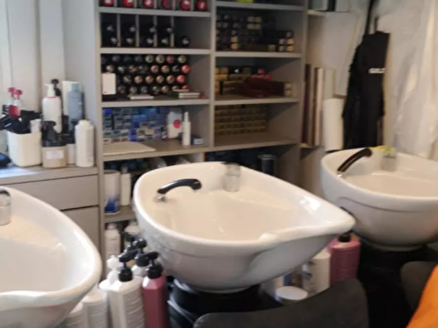 Immagine 2 di Negozio in affitto  in PIAZZA LEOPOLDO a Firenze