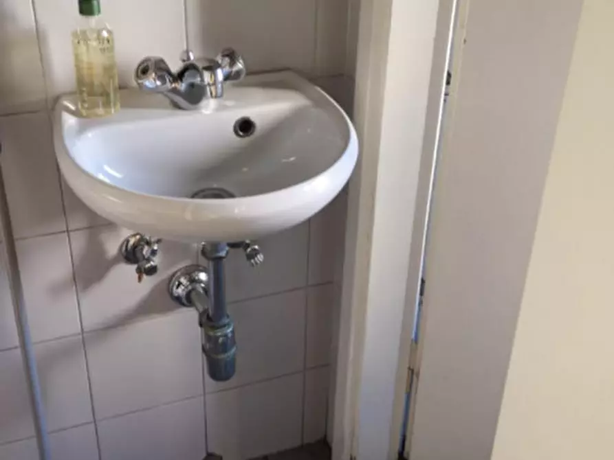 Immagine 3 di Negozio in affitto  in PIAZZA LEOPOLDO a Firenze