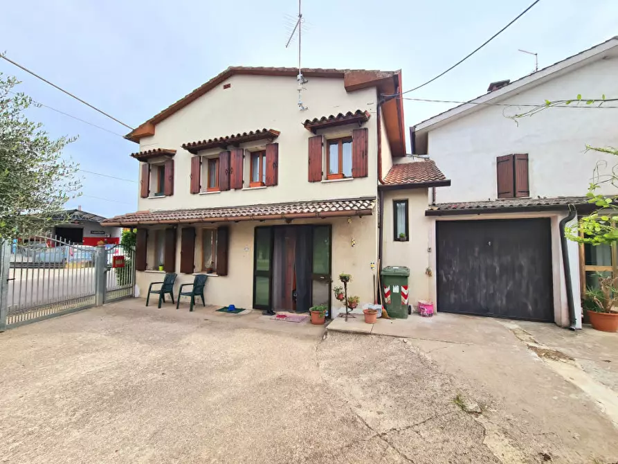 Immagine 1 di Casa indipendente in vendita  in via bosco alto a Megliadino San Vitale