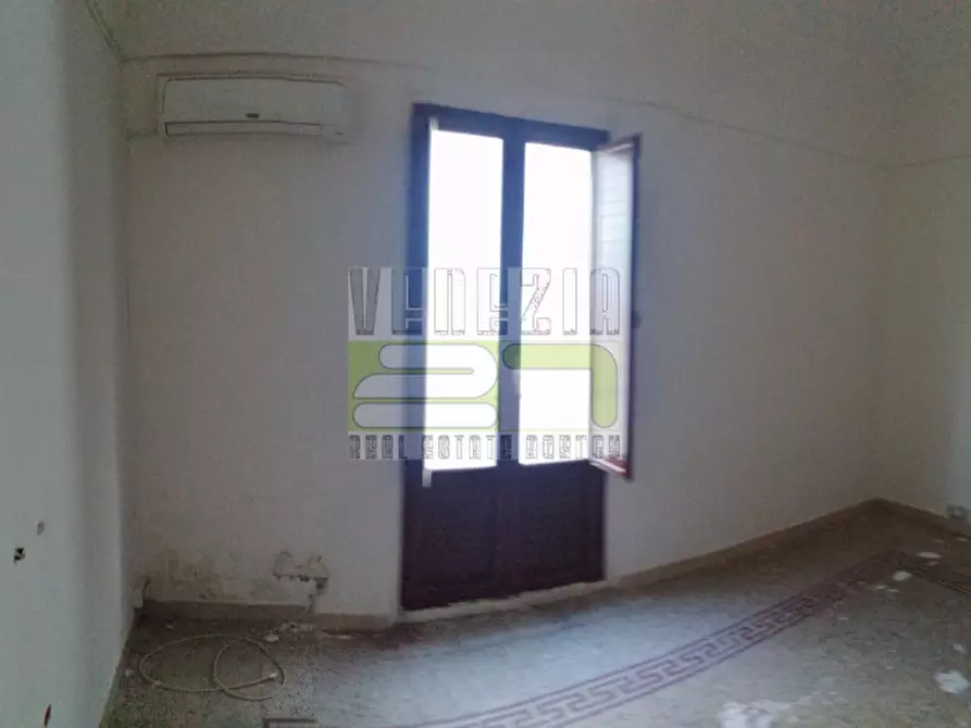 Immagine 4 di Palazzo in vendita  a Ragusa