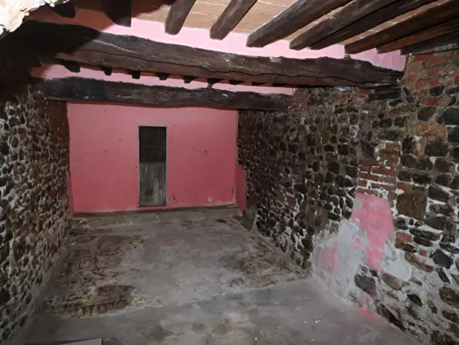 Immagine 4 di Magazzino in vendita  in via isidoro del lungo a Montevarchi