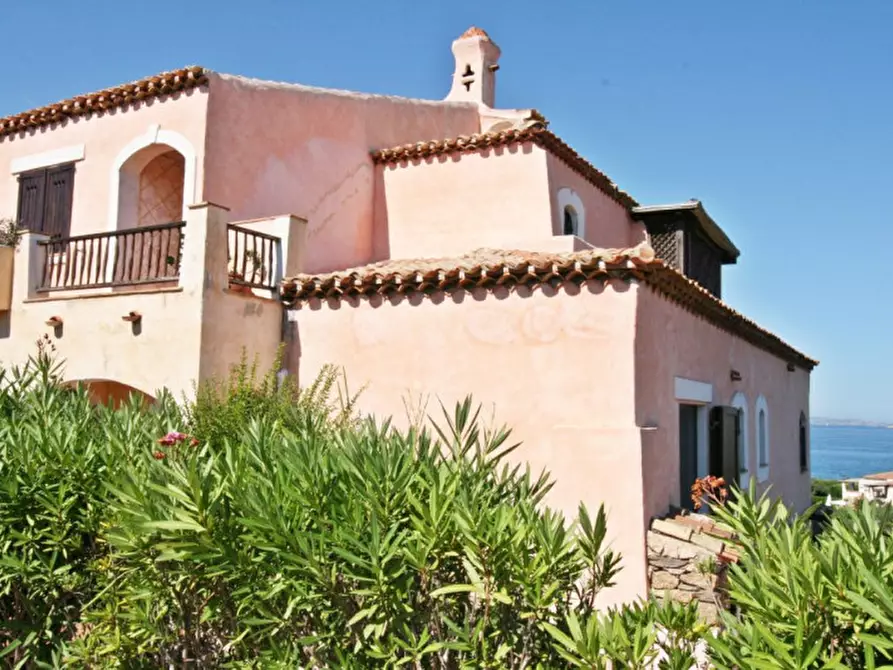 Immagine 23 di Appartamento in vendita  a Arzachena