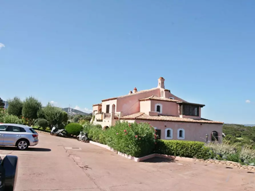 Immagine 25 di Appartamento in vendita  a Arzachena