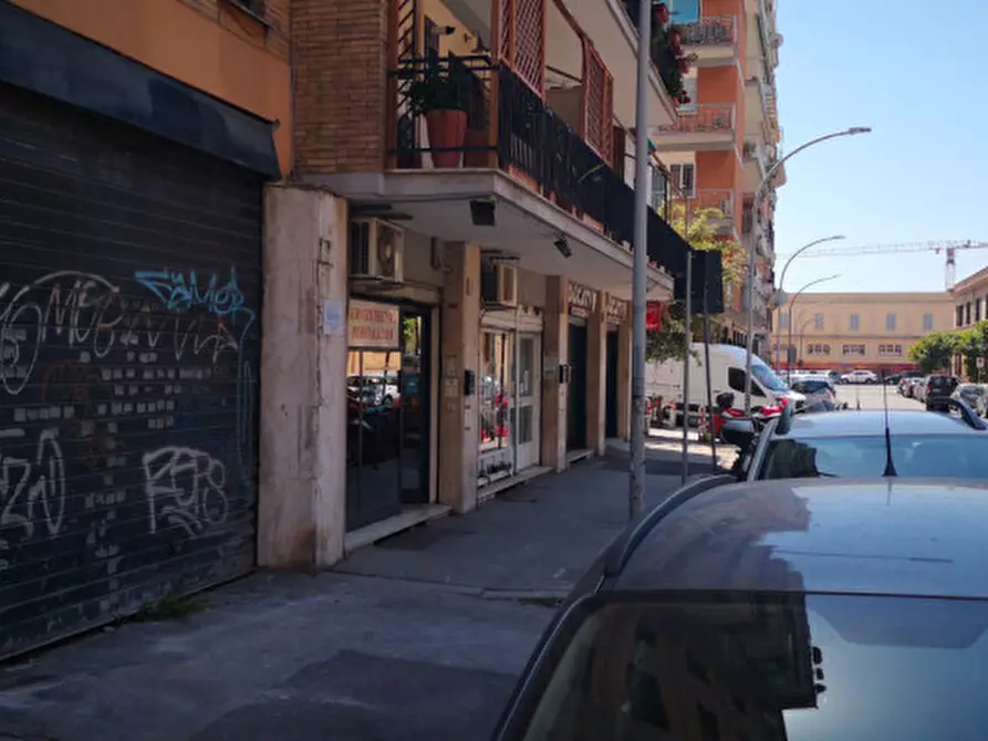 Immagine 2 di Negozio in affitto  in Giacomo Bove a Roma