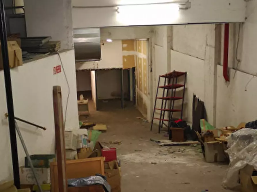 Immagine 4 di Negozio in affitto  in Giacomo Bove a Roma