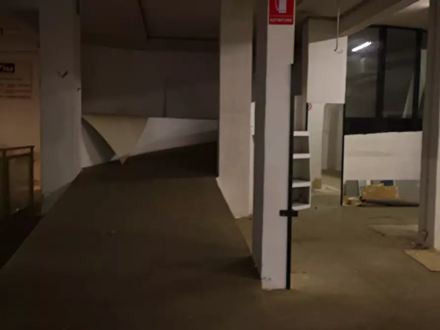 Immagine 7 di Negozio in affitto  in Giacomo Bove a Roma