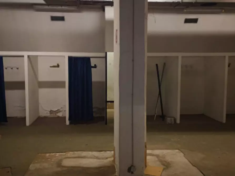 Immagine 8 di Negozio in affitto  in Giacomo Bove a Roma