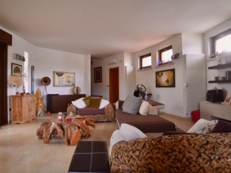 Immagine 2 di Villa in vendita  in Via Riccione a Taviano