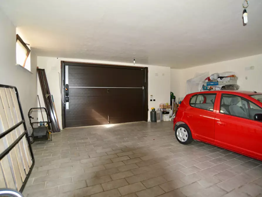 Immagine 35 di Villa in vendita  in Via Riccione a Taviano