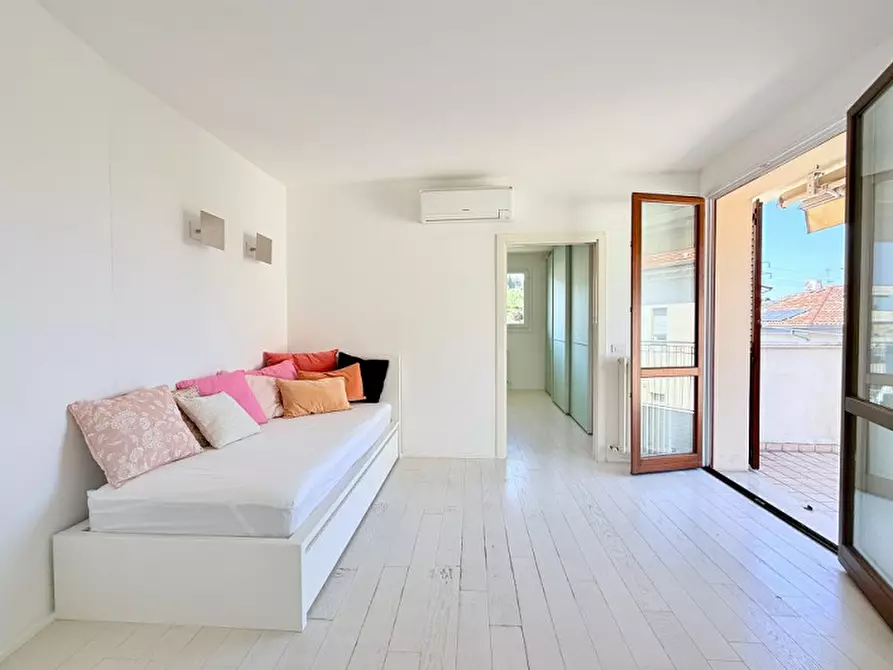 Immagine 1 di Appartamento in vendita  in viale Carbonia a Riccione