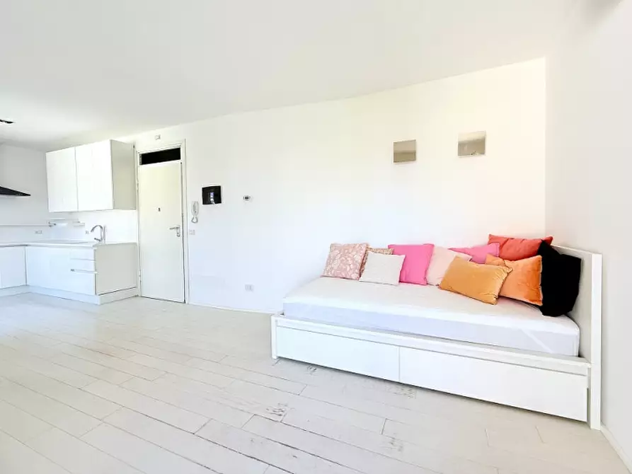 Immagine 5 di Appartamento in vendita  in viale Carbonia a Riccione