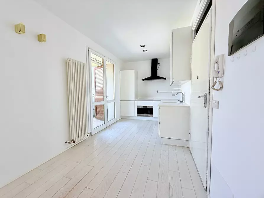 Immagine 6 di Appartamento in vendita  in viale Carbonia a Riccione