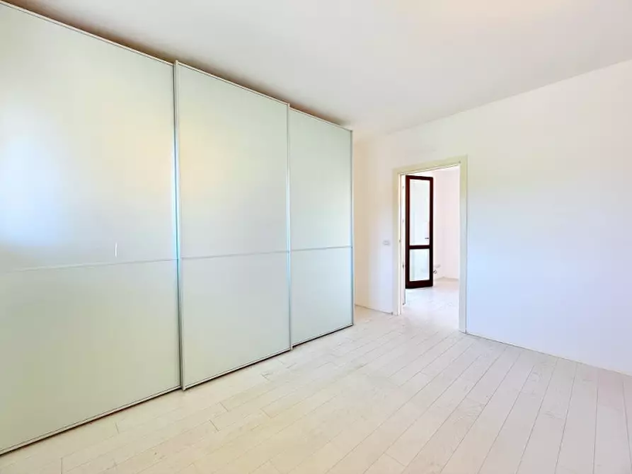 Immagine 10 di Appartamento in vendita  in viale Carbonia a Riccione