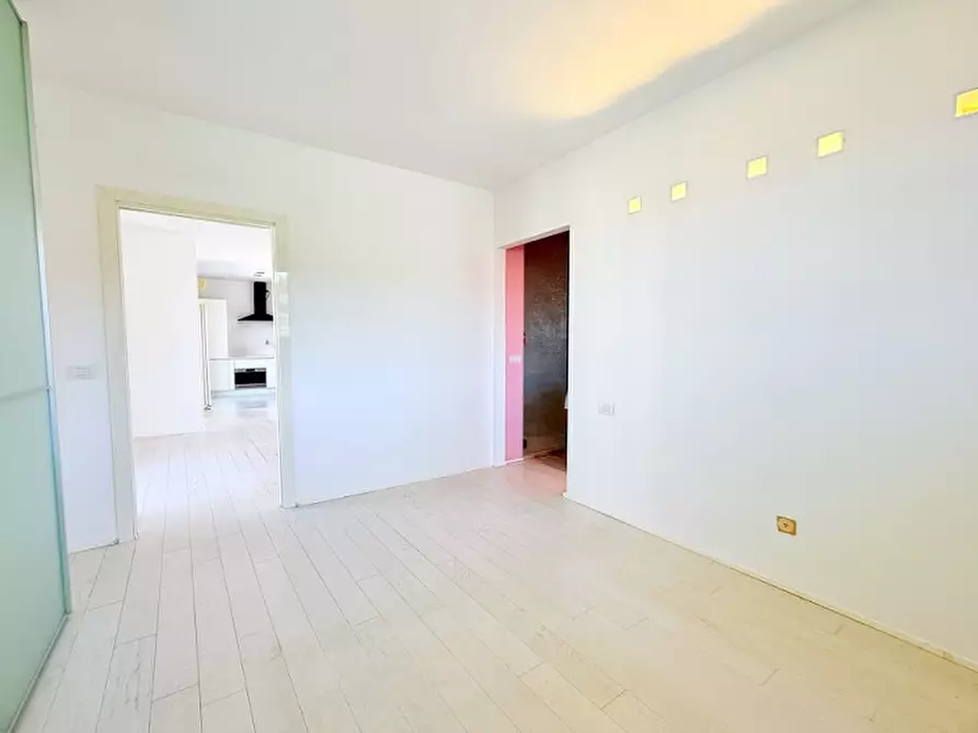 Immagine 11 di Appartamento in vendita  in viale Carbonia a Riccione