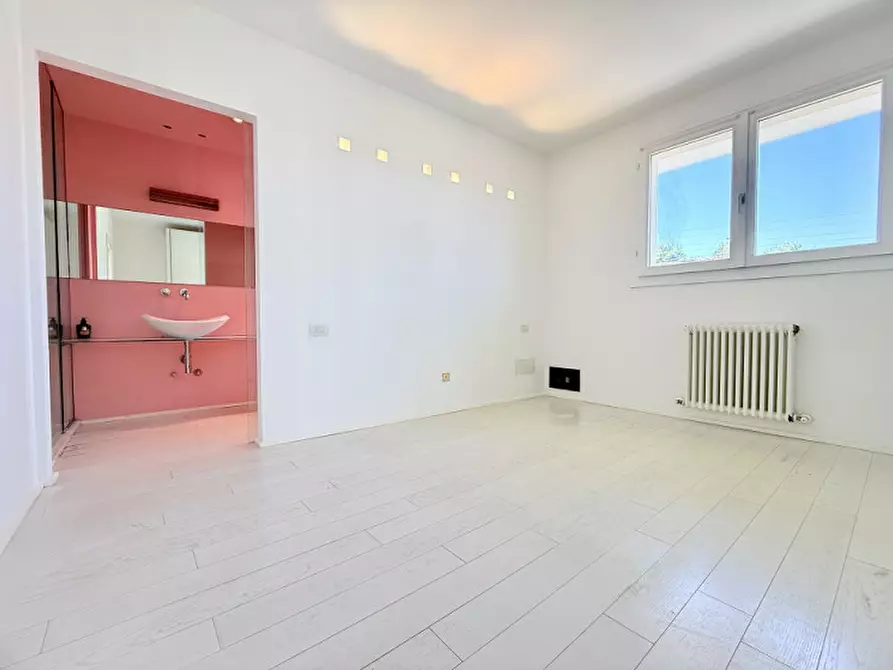 Immagine 12 di Appartamento in vendita  in viale Carbonia a Riccione