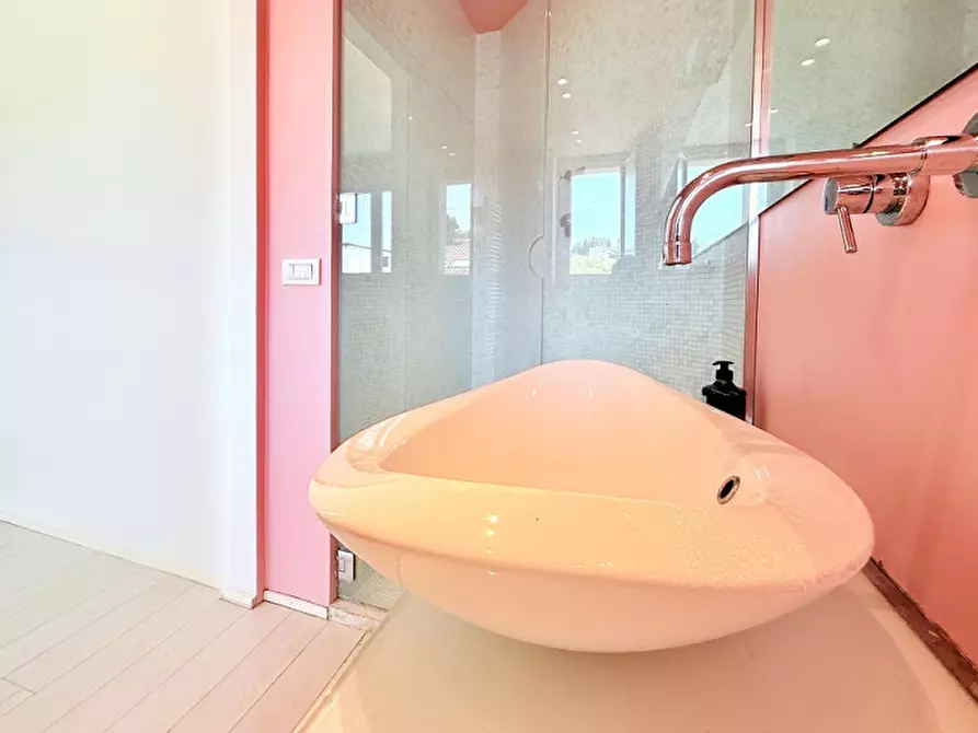 Immagine 14 di Appartamento in vendita  in viale Carbonia a Riccione