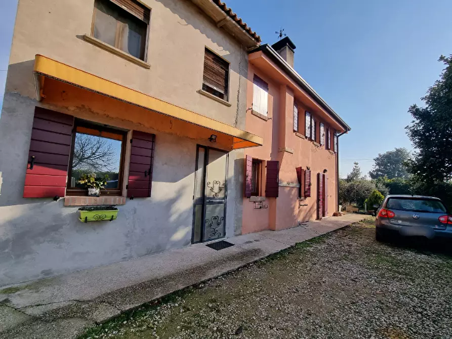 Immagine 1 di Casa indipendente in vendita  in via bertuolo a Villa Estense