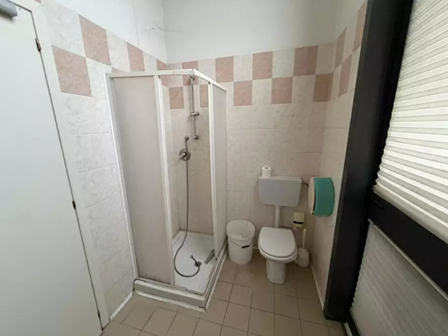 Immagine 6 di Capannone industriale in affitto  in Via Barovier a Abano Terme