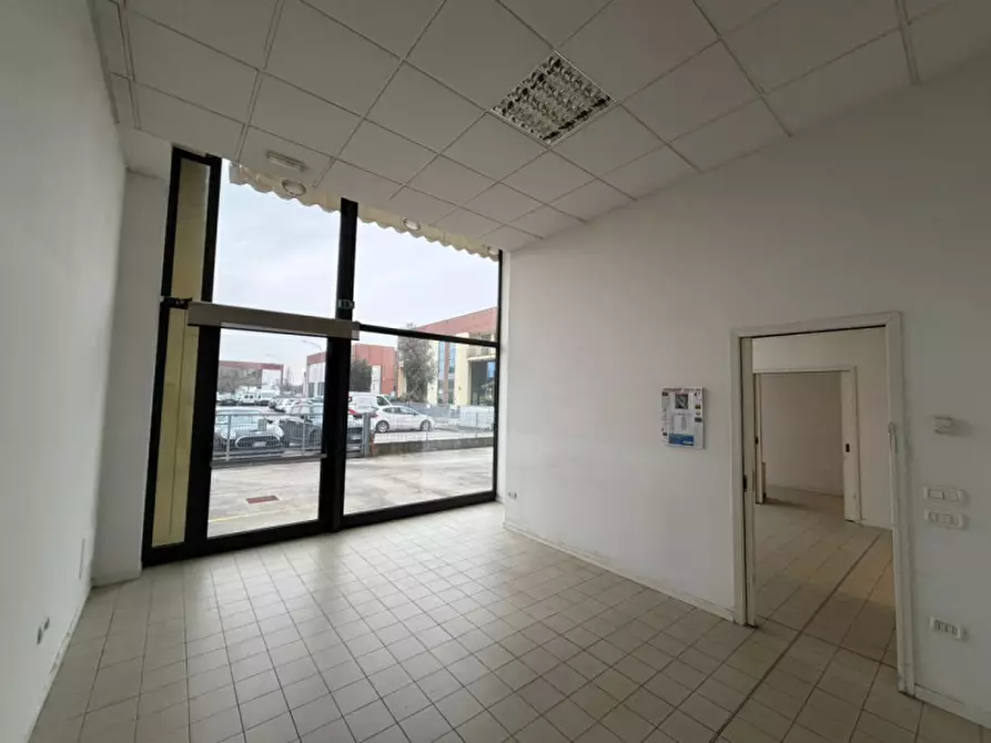 Immagine 8 di Capannone industriale in affitto  in Via Barovier a Abano Terme