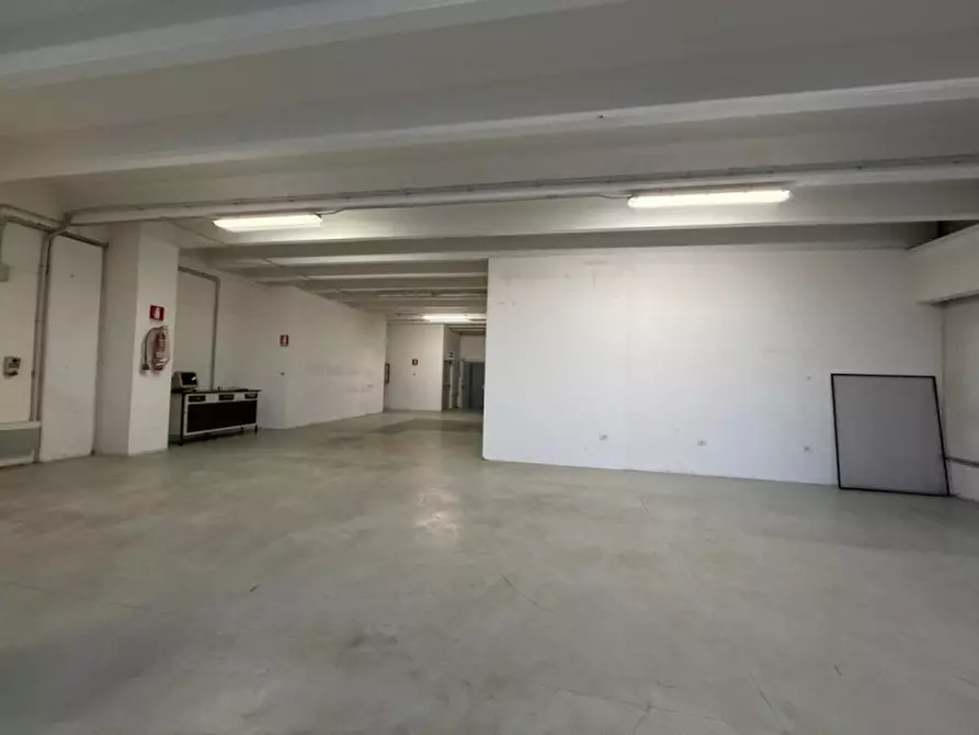 Immagine 12 di Capannone industriale in affitto  in Via Barovier a Abano Terme