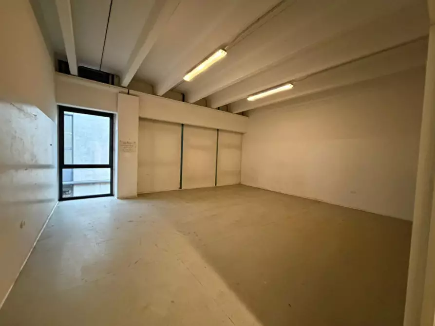 Immagine 13 di Capannone industriale in affitto  in Via Barovier a Abano Terme