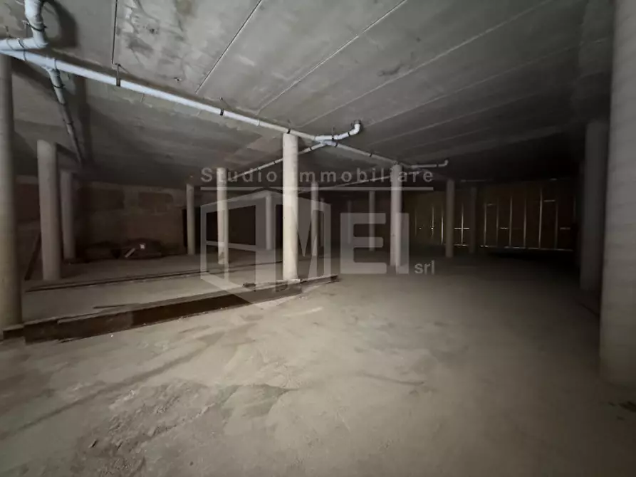 Immagine 12 di Negozio in vendita  in via Roma 15 a Livorno