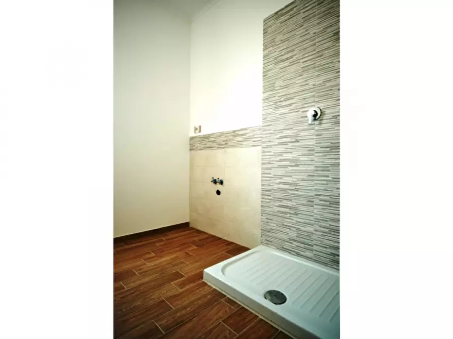 Immagine 21 di Appartamento in vendita  in via monte del marmo a Roma