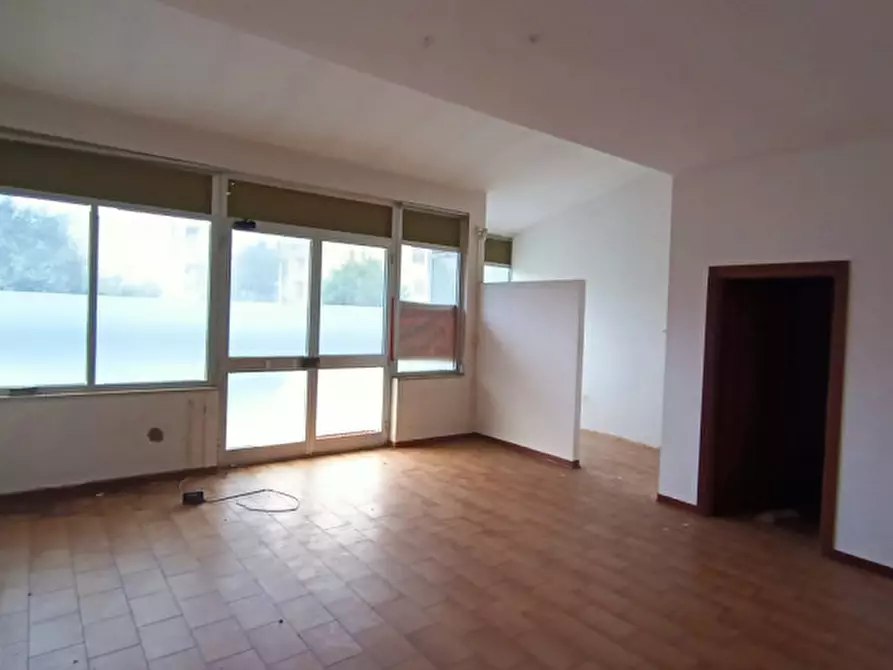 Immagine 5 di Negozio in vendita  a San Giovanni Valdarno