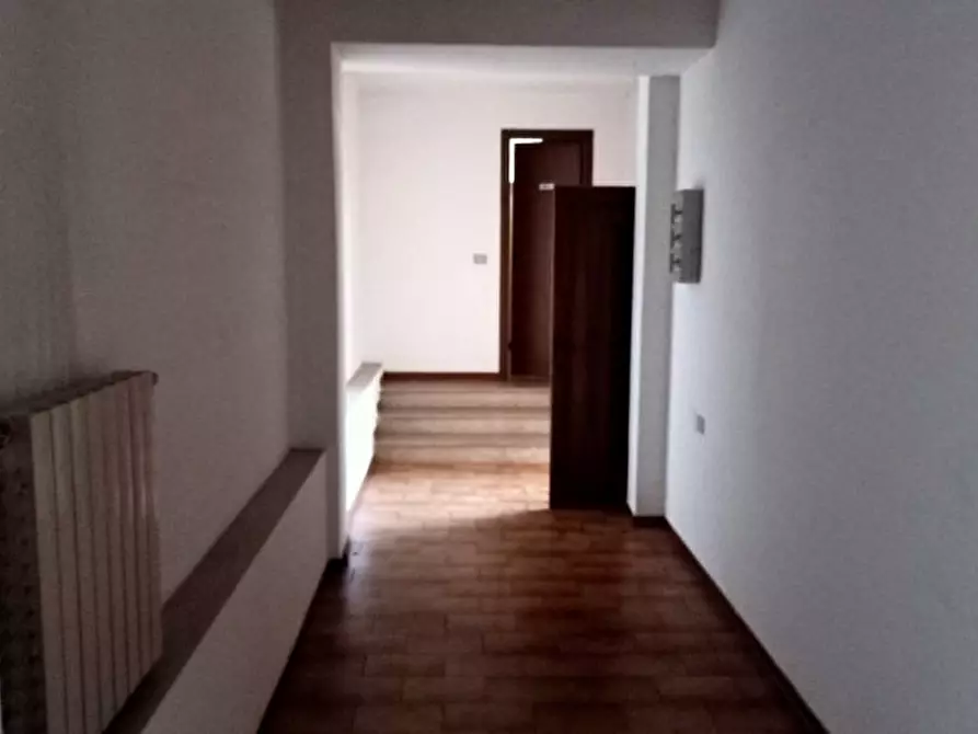 Immagine 8 di Negozio in vendita  a San Giovanni Valdarno