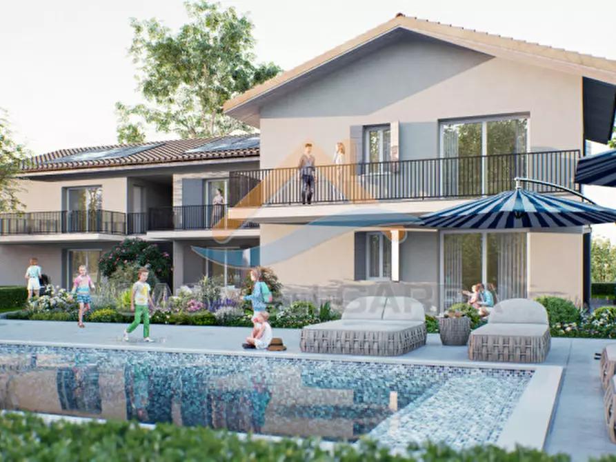 Immagine 2 di Appartamento in vendita  a Peschiera Del Garda
