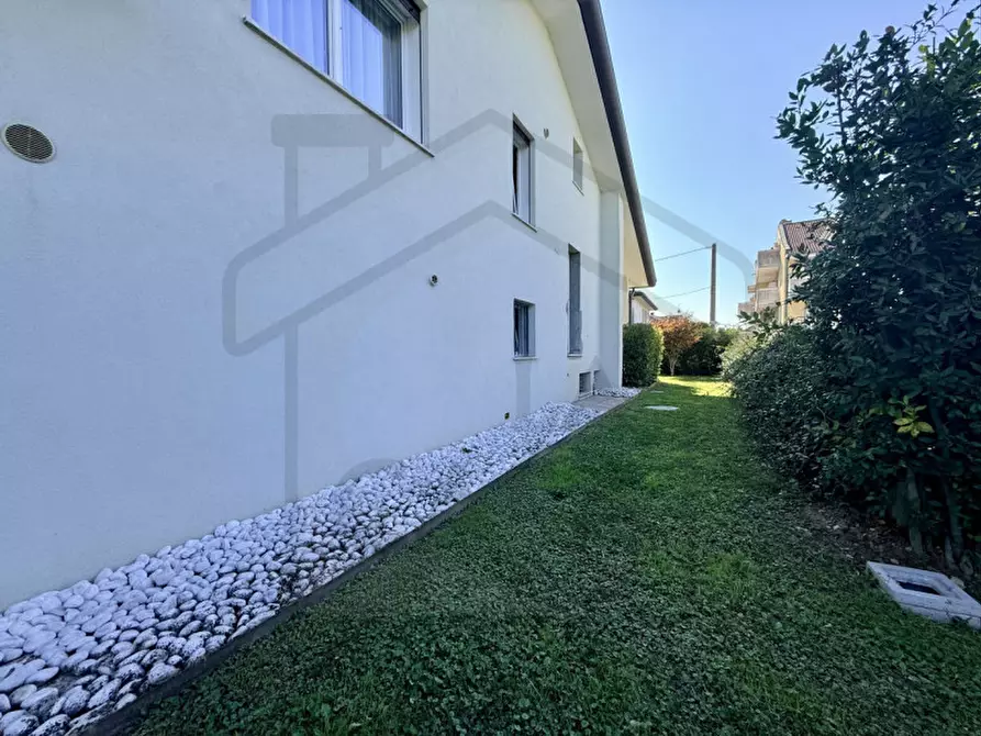 Immagine 44 di Villa in vendita  in Via Cadore a Padova