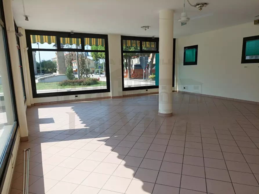 Immagine 4 di Negozio in affitto  in VIA PADRE BERNARDO LONGO, 26 a Curtarolo