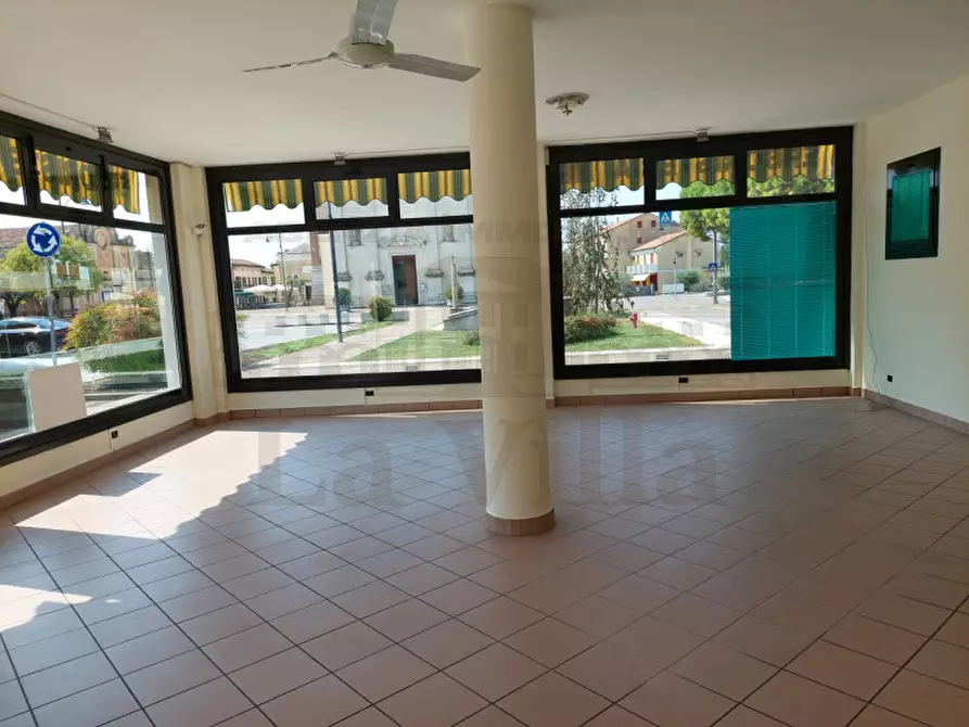 Immagine 7 di Negozio in affitto  in VIA PADRE BERNARDO LONGO, 26 a Curtarolo