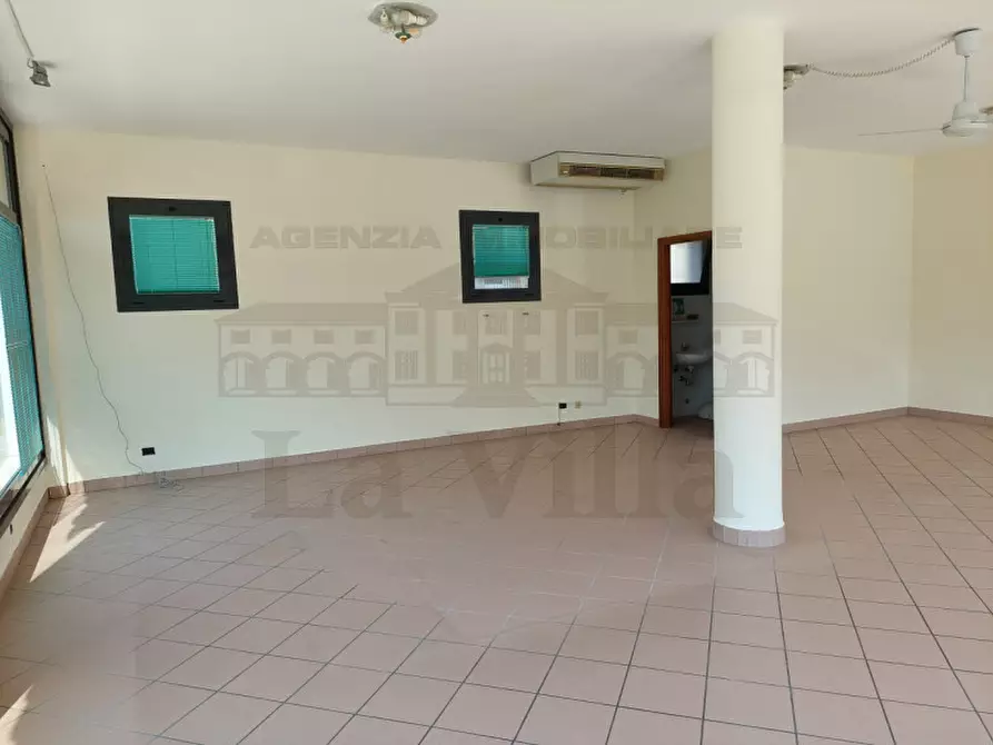 Immagine 9 di Negozio in affitto  in VIA PADRE BERNARDO LONGO, 26 a Curtarolo