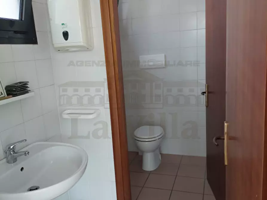 Immagine 11 di Negozio in affitto  in VIA PADRE BERNARDO LONGO, 26 a Curtarolo