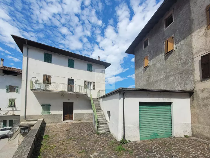 Immagine 2 di Casa indipendente in vendita  in Via Cavedine a Dro