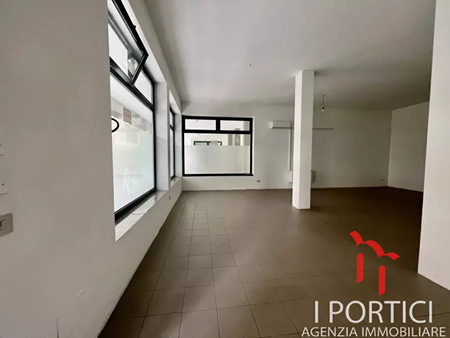 Immagine 1 di Negozio in vendita  in via Veneto a Martellago