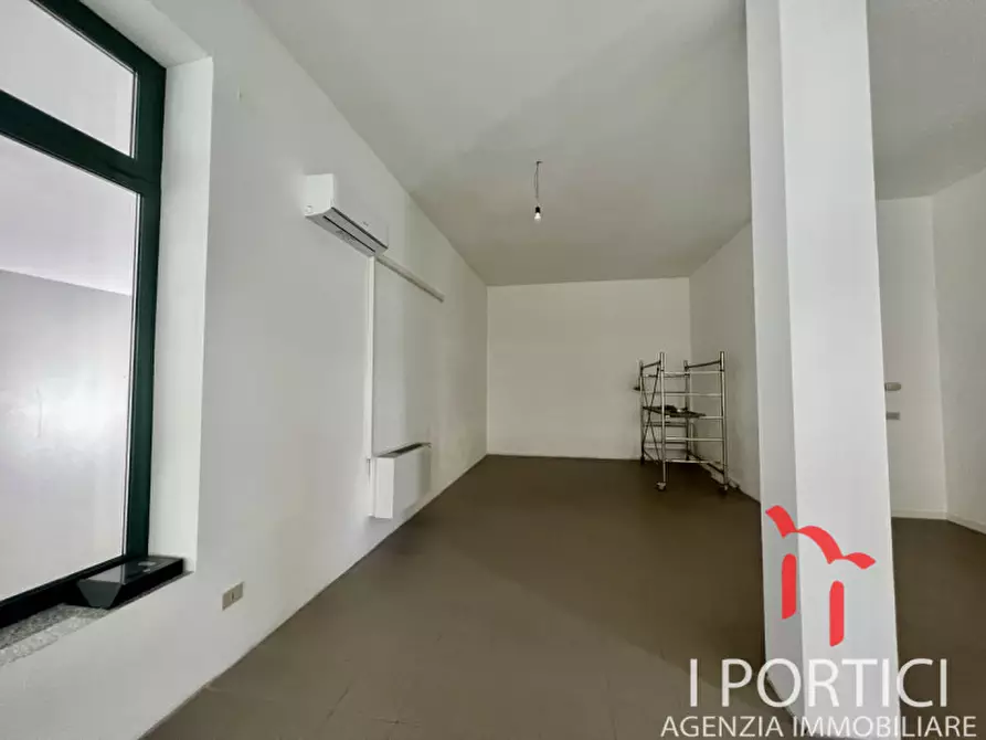 Immagine 3 di Negozio in vendita  in via Veneto a Martellago