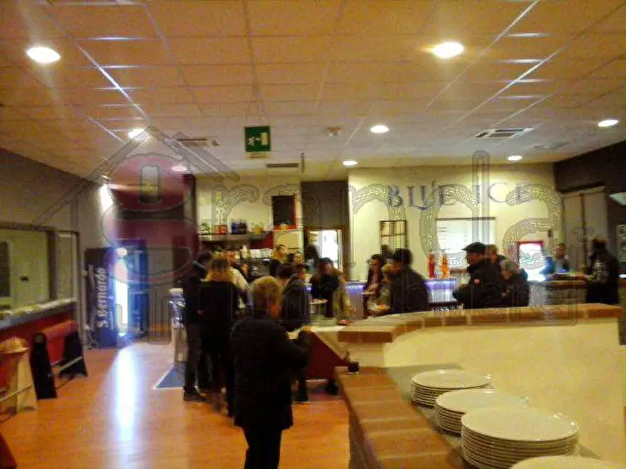 Immagine 1 di Attività commerciale in affitto  a Castelletto Stura