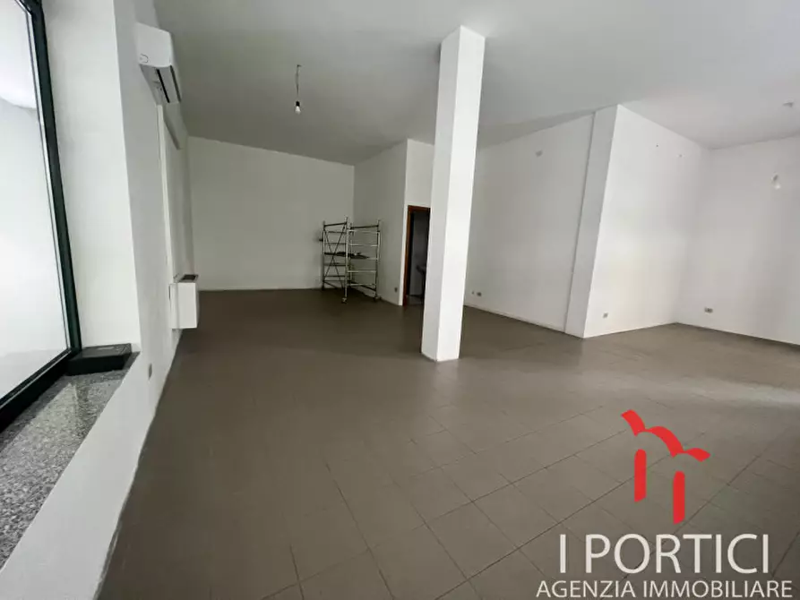 Immagine 2 di Negozio in affitto  in via Veneto a Martellago