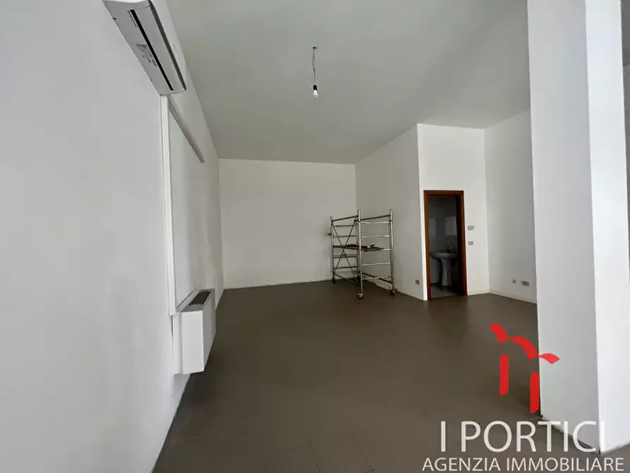 Immagine 6 di Negozio in affitto  in via Veneto a Martellago