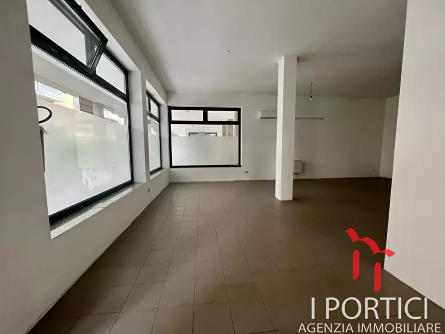 Immagine 9 di Negozio in affitto  in via Veneto a Martellago