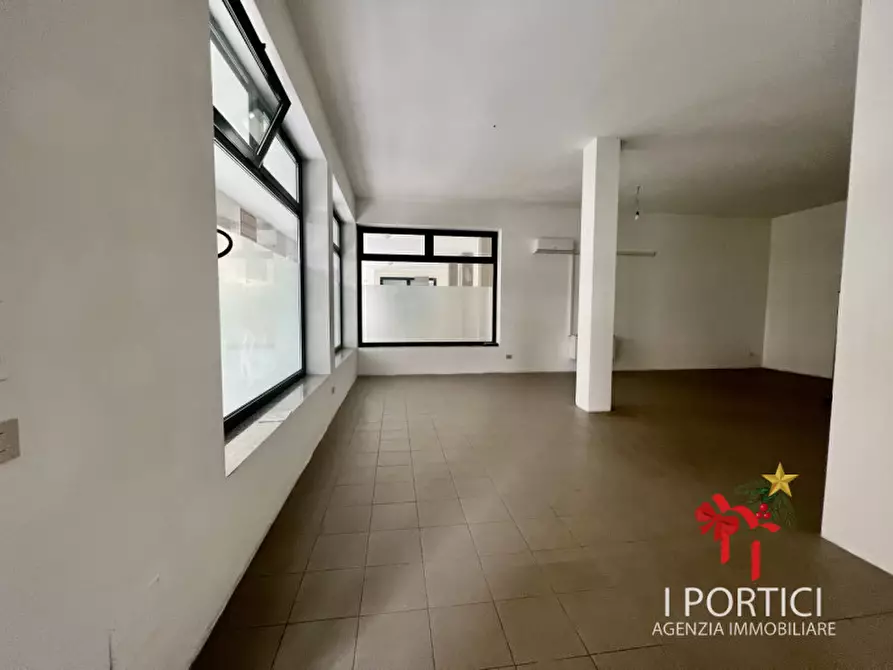 Immagine 13 di Negozio in affitto  in via Veneto a Martellago