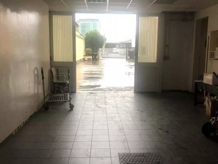 Immagine 4 di Capannone industriale in affitto  in VIA MONTELEONE DI FERMO a Roma