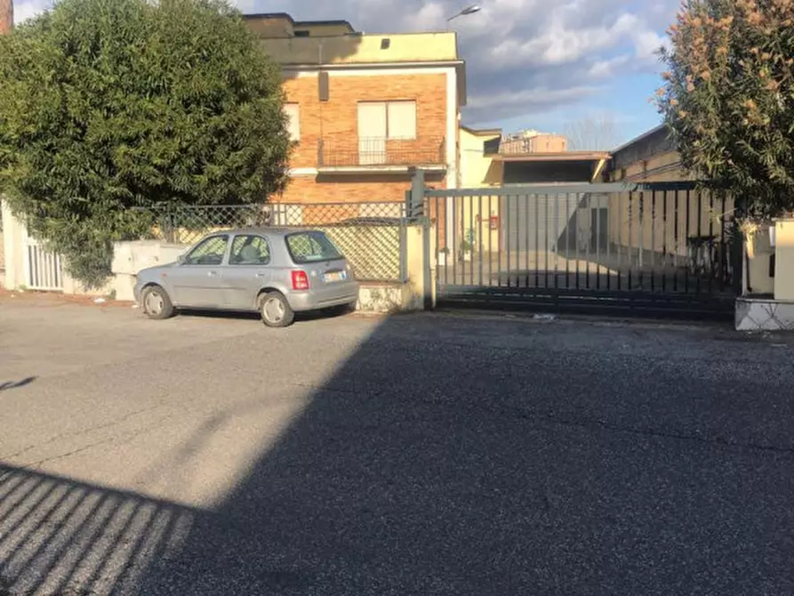 Immagine 7 di Capannone industriale in affitto  in VIA MONTELEONE DI FERMO a Roma