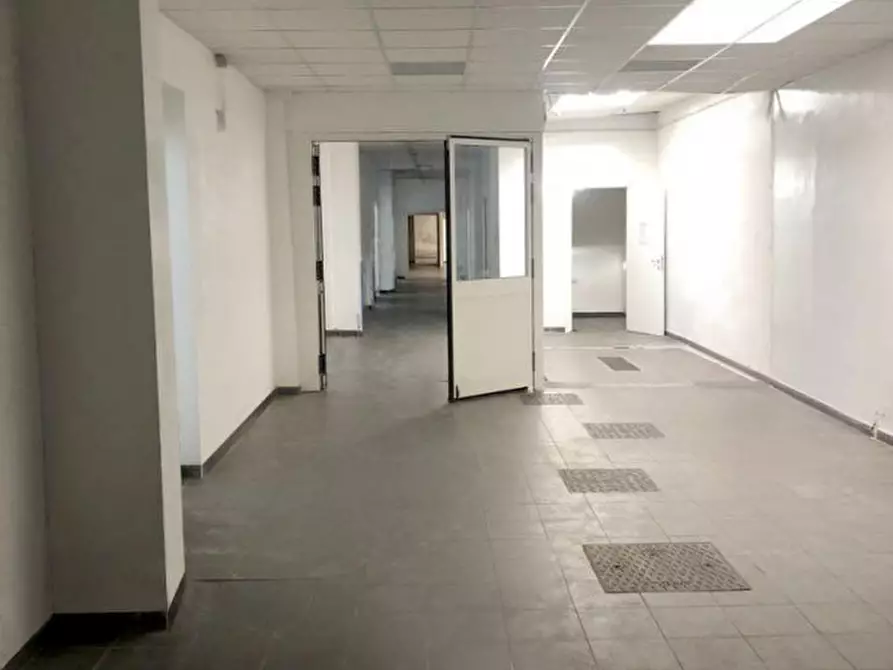 Immagine 8 di Capannone industriale in affitto  in VIA MONTELEONE DI FERMO a Roma